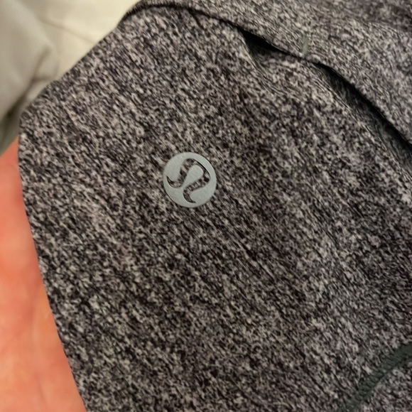 Lululemon high waisted speed shorts 2.5 inch gray black - Picture 3 of 4